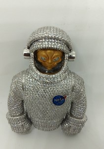 Traje de astronauta de 3 "de largo con cara de alienígena que tiene mecanismo de obturador colgante de esmalte personalizado Hip Hop traje de astronauta joyería - Product Image 2