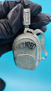 Elegante Colgante Hip Hop con Diamantes Moissanite VVS, Chapado en Oro sobre Plata 925, Diseño de Bolsa Personalizado a Precio de Mayoreo - Product Image 3