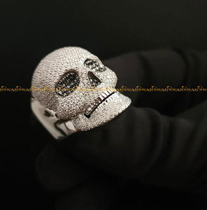 Bague tête de mort en argent sterling s925 glacée avec des diamants de laboratoire ronds et brillants vvs Clarté pour unisexe - Product Image 2