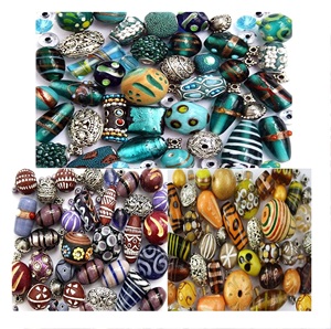 Cuentas de perlas de plástico de color blanco de 2mm 1 Cuentas de madera de colores personalizadas en forma y tamaño Entrega rápida desde la India - Product Image 3