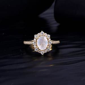 Anillo de Compromiso y Boda de Plata de Ley 925 con Baño de Oro de 18K y Circonita Ovalada con Piedra Lunar Arcoíris, Joyería Fina para Venta al por Mayor - Product Image 1