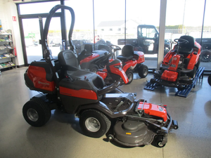 Tondeuse autoportée Husqvarna P 524 X EFI de qualité supérieure avec tracteur de jardin - Product Image 5