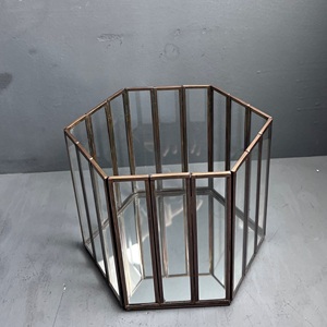 Portavelas decorativo para velas votivas hecho con latón y vidrio - Product Image 2