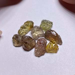 Zafiro Amarillo Natural de Corte Trillón, Gema Suelta, Granate Rojo Ovalado Facetado, Tanzania Umba - Product Image 1