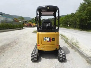 Mini-excavatrice CAT 302, petite pelle hydraulique compacte sur chenilles pour travaux de construction et d'aménagement paysager - Product Image 4