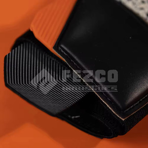 Gants de gardien de but Fezco Industries, qualité professionnelle, cuir de haute qualité, ajustables, respirants, personnalisables, conçus pour le contrôle - Product Image 3
