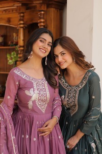 Robe en Georgette de Style Anarkali Ethnique Pleine Longueur Broderie Séquente Lourde de 3mm pour les Fêtes d'Été Festivals Comprend Dupatta - Product Image 3