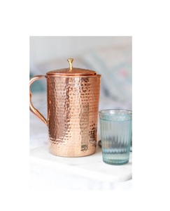 Pichet en cuivre ayurvédique pur avec bord gravé et intérieur sans couture conçu pour promouvoir la santé et l'hydratation dans les maisons écologiques - Product Image 4