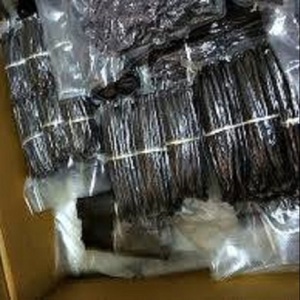 Black Dried <b>Vanilla</b> <b>Beans</b> - 15-20 Cm Length, 30-32% Moisture Content | Strong Aromatic, Black Oily, Good Taste, No Mould - Product Image 6