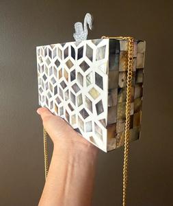 Embrague de fregona de lujo con incrustaciones de latón Regalo de bolsa de boda hecho a mano único con carcasa natural de F S International - Product Image 5