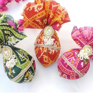 Pochette en tissu indien fait à la main Potli brodé sac à main pour fêtes de mariage chic et célébrations cadeaux de retour - Product Image 5