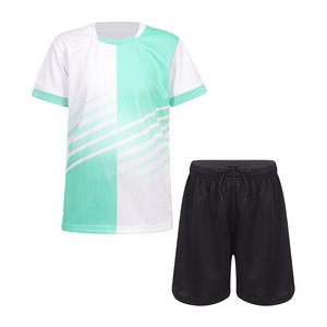 Fabricante de Uniformes de Fútbol Personalizados OEM, Conjunto de Camiseta y Pantalones Cortos Deportivos Ligeros, Transpirables y de Secado Rápido para Entrenamiento Deportivo en Equipo - Product Image 1
