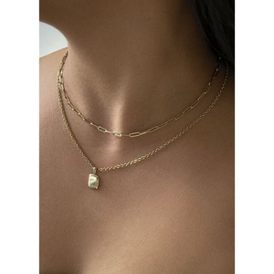 Colgante Fino Maeve con Forma de Cojín, Accesorio Deslumbrante para Colecciones de Joyería - Product Image 6