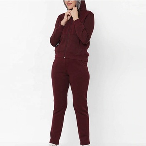 Survêtement pour femmes fabriqué professionnellement, vêtements de sport teints en uni à prix de gros, fermeture éclair intégrale avec deux poches, utilisation en extérieur - Product Image 3