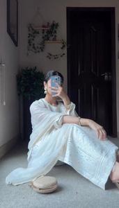 ชุดผ้าจอร์เจียปักด้วยกระดาษฟอยล์ใส่ทำงานและกางเกงทำงานและ dupatta แบบมีดีไซน์ที่กำลังมาแรง - Product Image 3