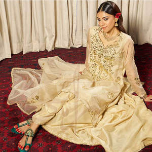 Zapatos de Mujer Color Verde Botella, Estampados, Antideslizantes, Elegantes, Hechos a Mano, con Flores Bordadas Intrincadamente, Parte Superior de Gamuza y Terciopelo, Naturales - Product Image 5