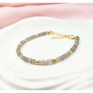 Bracelet élégant en cristal de labradorite plaqué or 18 carats, accessoire de mode - Product Image 1