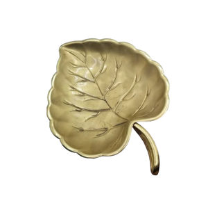 Vente en gros de plateau de service de fruits en forme de feuille en métal aluminium fabriqué à la main de luxe décoration de mariage et d'hôtel pour la maison et l'hôtel - Product Image 1