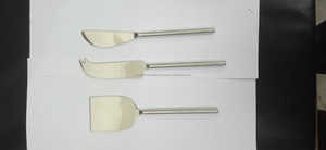 Bonito juego de cuchillos para queso de acero inoxidable con esparcidor de cubiertos de diseño de bucle negro rústico para bodas y ocasiones especiales - Product Image 5