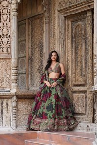 Lehenga choli ผ้าคริสตัลสำหรับแผนกต้อนรับชุดเชื้อชาติอินเดียมีจำนวนมากจากผู้จำหน่ายที่ผ่านการตรวจสอบ - Product Image 3