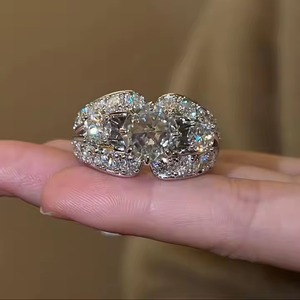 แหวนเพชร VVS Moissanite 925สีเงินและสีขาวทองคลาสสิกสำหรับงานแต่งงานขายส่งเครื่องประดับบูติกในห้องทดลอง - Product Image 1