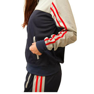 Vente en gros Ensemble de survêtements d'athlétisme pour femmes Veste à fermeture éclair à rayures & Joggers Sporty Two Piece Outfit pour Gym & Casual Fournisseur OEM ODM - Product Image 2