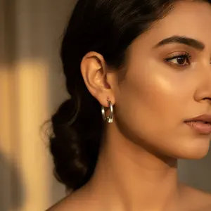 ต่างหูห่วงเงินแท้ 925 ชุบทอง 18K ลายดอกไม้ทันสมัย ประดับเพชรและทับทิม เหมาะสำหรับงานหมั้น งานแต่งงาน และวันครบรอบ - Product Image 2