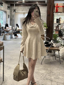 Robe en laine nude avec col en cœur et nœud élastique, col plongeant en velours côtelé, manches évasées, style coréen, OEM, haute qualité - Product Image 5