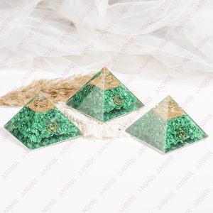 Pirámide de Malaquita Orgone para Alivio del Estrés, Decoración y Meditación - Product Image 2