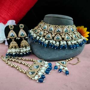 Ensemble de collier en pierre et perles suspendues MOP avec Maang Tikka et Pasa Accessoire idéal pour les vêtements de mariée, les célébrations festives - Product Image 1