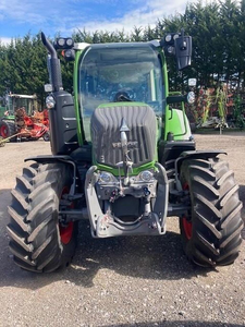 Tractor Agrícola Fendt 718 de 8 HP con Tracción en las 4 Ruedas y Transmisión por Engranajes, Alta Precisión, Motor Potente, Oferta de Bajo Costo - Product Image 1