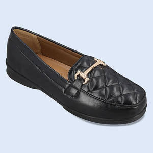 Zapatos mocasín informales de cuero PU de alta calidad para mujer, diseño negro para exteriores, hebilla TPR, superventas, transpirables, verano e invierno - Product Image 2