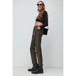 Pantalon large effet cuir avec taille à nouer - Product Image 2