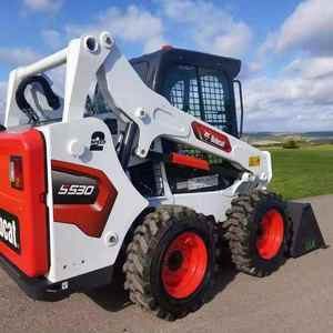 Chargeuse compacte Bobcat S530 d'occasion, chargeuse compacte robuste, excellent état, idéale pour la construction et l'aménagement paysager - Product Image 1