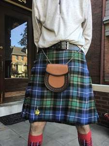 กระโปรงมินิบิลลี่ลายสก็อตสีแดงแบบยูนิเซ็กซ์ ผ้าทาร์ทันสก็อตติชคุณภาพสูง ลายรอยัลทาร์ทัน ป้องกันรังสียูวี ผลิตจากโพลีเอสเตอร์ เหมาะสำหรับปีใหม่ - Product Image 3
