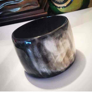 Brazaletes de Cuerno Natural Tallados y Pulidos a Mano, Ecológicos, para Mujer, Joyería de Moda Sostenible, Moderna y Única - Product Image 3