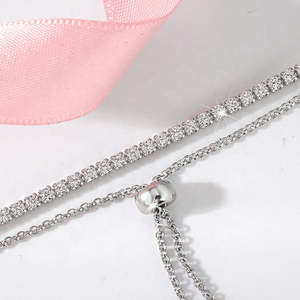 Pulsera de tenis Hallmark Silver Solitaire, elegante y a la moda, con un diseño único. - Product Image 3