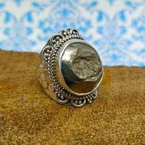 แหวนพลอยไพไรต์ธรรมชาติแท้100% สำหรับผู้ชายและผู้หญิงแหวนเงินโลหะทรงกลมสีเทา - Product Image 4