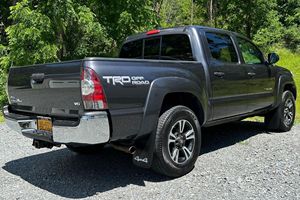 Toyota Tacoma TRD Off-Road Double Cab 4x4 V6 d'occasion en excellent état, modèle 2015 - Product Image 4