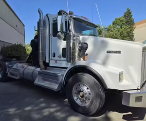 Camión de Campo Petrolero Kenworth T800 de Eje Tándem, Usado, Año 2018, Motor Cummins 525HP, Automático, Envío a Todo el Mundo - Product Image 6