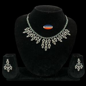 Magnifique ensemble collier et boucles d'oreilles AD pour femmes Design gracieux avec pierres CZ Convient pour les fêtes, les mariages et les événements - Product Image 1