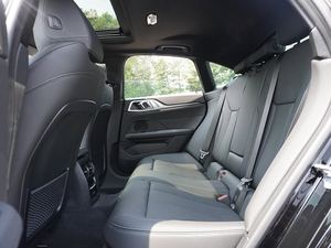 สีดำใช้2024 BMW I4 eDrive35 Gran Coupe FWD พร้อมเบาะหนังแพคเกจพรีเมี่ยมระบบนำทางแพคเกจความสะดวกสบาย - Product Image 5