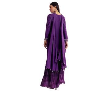 Traje púrpura Moti Threadwork Dola Silk Sharara con Organza Dupatta para fiesta nupcial Recepción festiva Ocasiones culturales personalizadas - Product Image 3