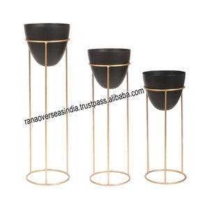 Pot de jardinière décoratif en métal de haute qualité de ton noir avec support pour l'utilisation de bureau de restaurant d'hôtel à la maison au meilleur prix - Product Image 1