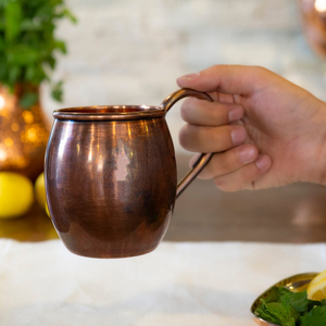 แก้วทองแดงมอสโกมิวล์พร้อมด้ามทองแดงขนาดกำหนดเองของเก่าเสร็จบนโต๊ะอาหารแก้วในเบียร์ไวน์วิสกี้บาร์โรงแรม - Product Image 3