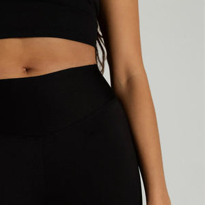 Gym Wear Conjunto de yoga para mujer con logotipo personalizado Tamaño y color Secado rápido Cómodo Conjunto de yoga para mujer hecho a medida - Product Image 4