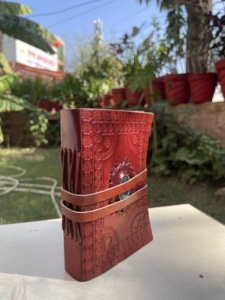 Journal en cuir artisanal avec motif en relief et papier naturel - Parfait pour écrire, dessiner et un usage quotidien - Product Image 4