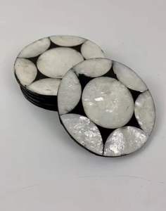 Posavasos de piedra de resina, posavasos de resina hechos a mano, posavasos con forma hexagonal única para bebidas frías y calientes a la venta - Product Image 3