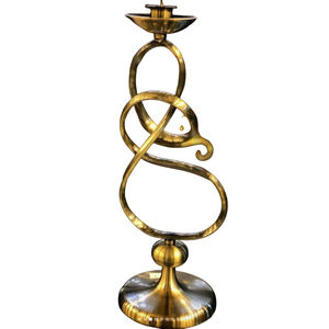 Portavelas de mesa de comedor para el hogar al por mayor, portavelas decorativo elegante, candelabro de hierro metálico creativo de forma curva - Product Image 5