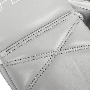 Nouveaux gants de boxe OEM pour l'entraînement au combat à vendre Gants de boxe confortables Gants de boxe professionnels personnalisés en argent à la mouche - Product Image 4